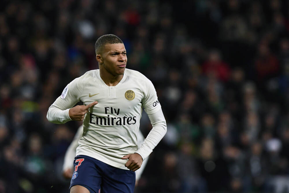 6年车龄的陆地头等舱，价格直接打骨折，二手路虎揽胜还值吗？